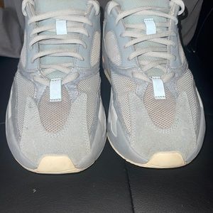 yezzy 700 inertia